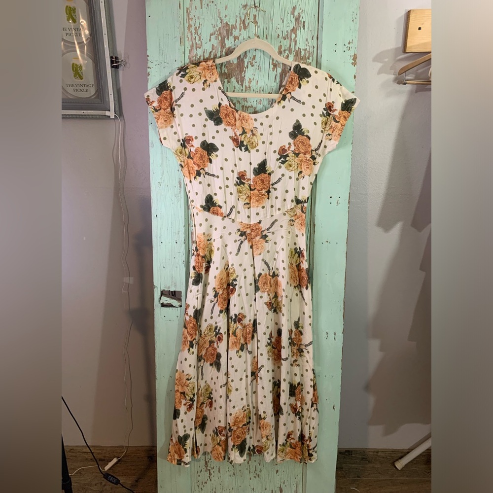 Women’s Flowy, lightweight vintage 90s floral dress with short sleeves sz M